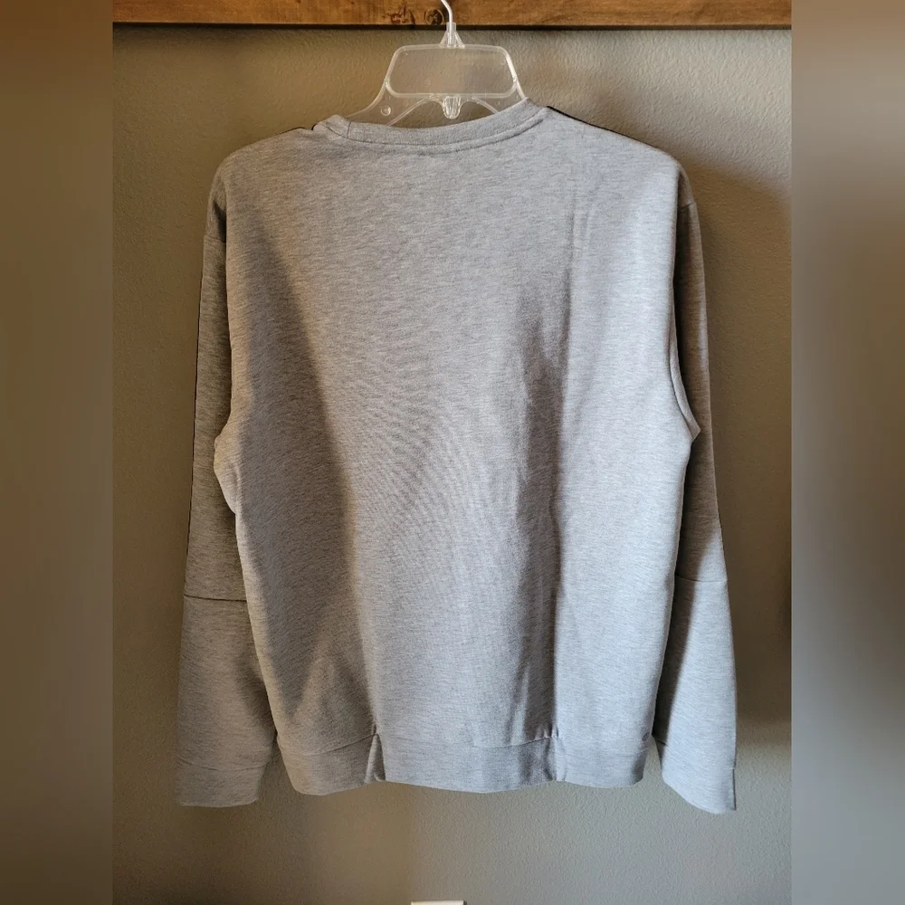 Adidas crewneck sweatshirt M NWT New Stripes Classic Gorpcore Gift Travel Sporty